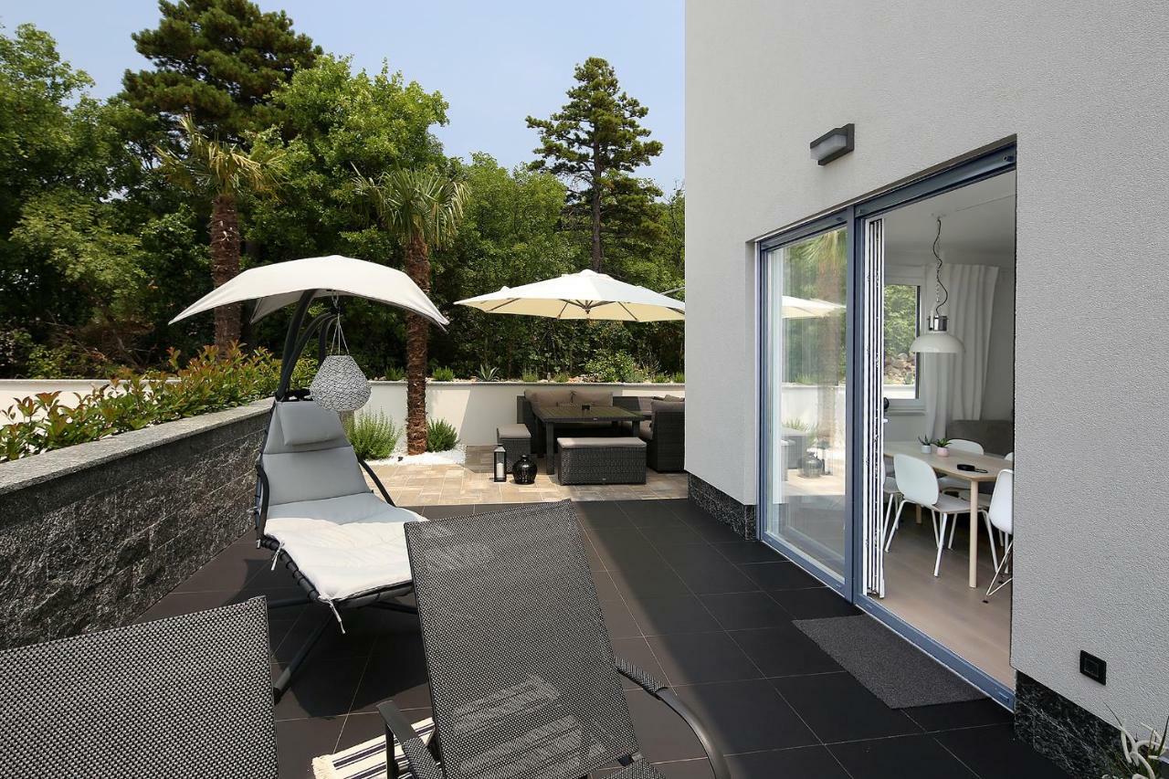 The View Luxury Apartment Dramalj Exterior photo